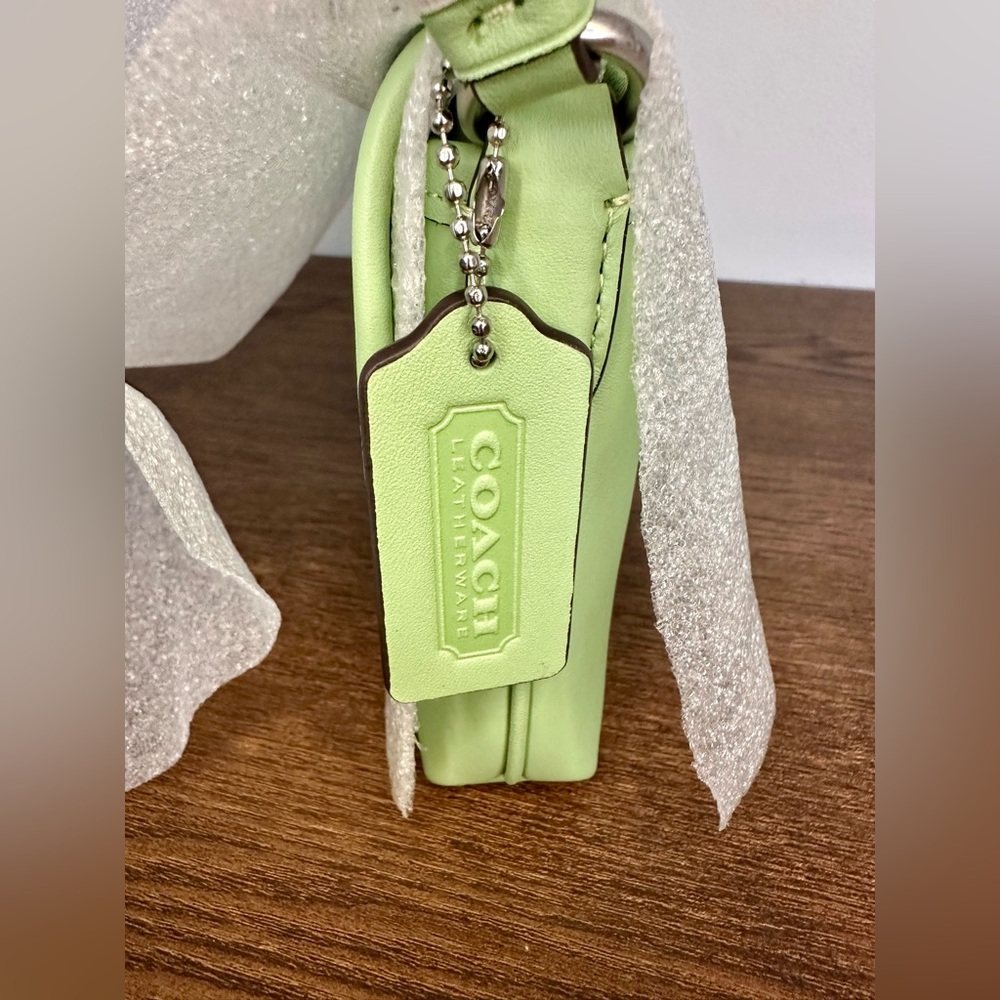 New Coach Hamptons Shoulder Bag in Pale Pistachio - Picture 11 of 12